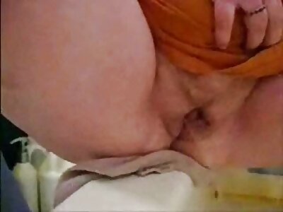 Kåt blondin MILF Finger-bang hennes gayporrfilmer fitta