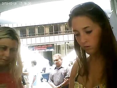 Bedårande tjej dansk gratis porr skriker av nöje